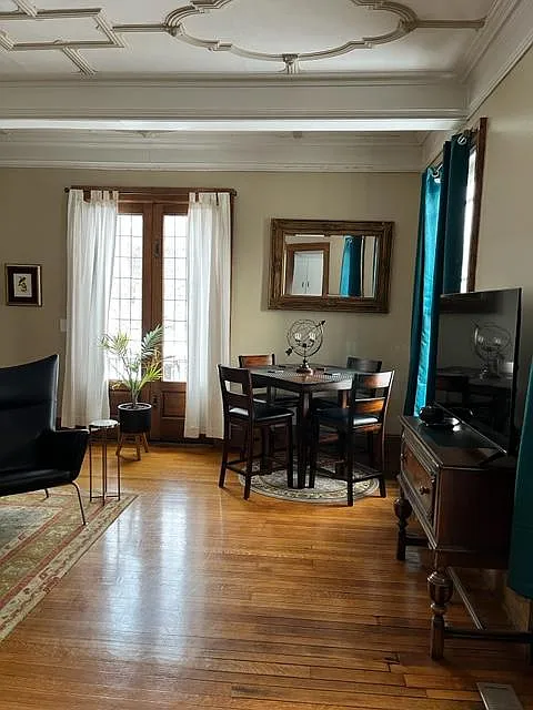422 Fulton St E — Photo 2