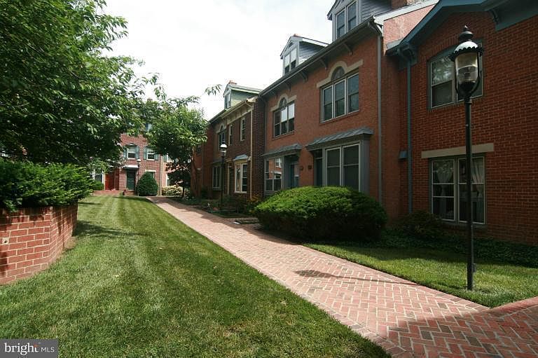Quiet respite from, yet close proximity to, the hustle-bustle of DC