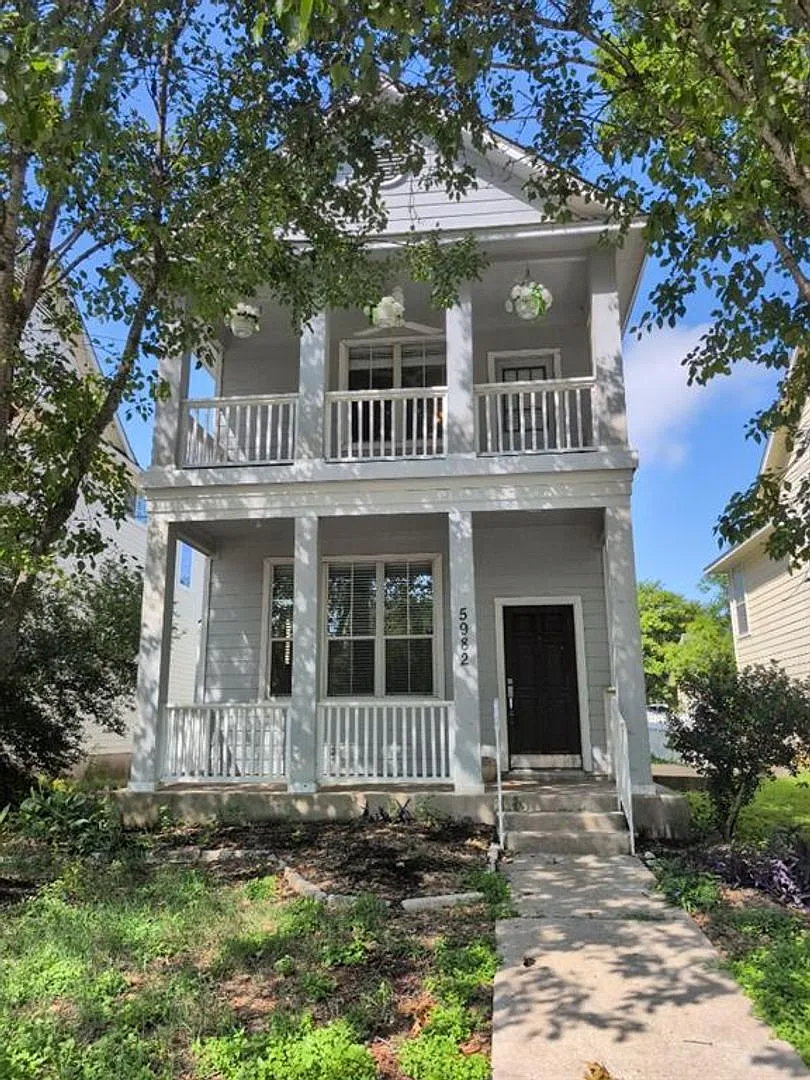Wondeful 3 Bedroom 3 Bath home with covered front patio (on both floors) — Photo 1
