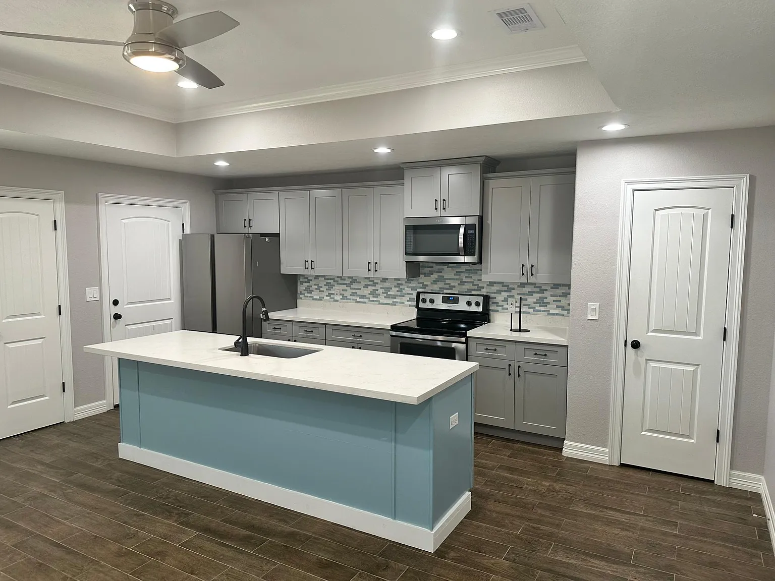 2 bed, 1000 sqft, $1,710 — Photo 4