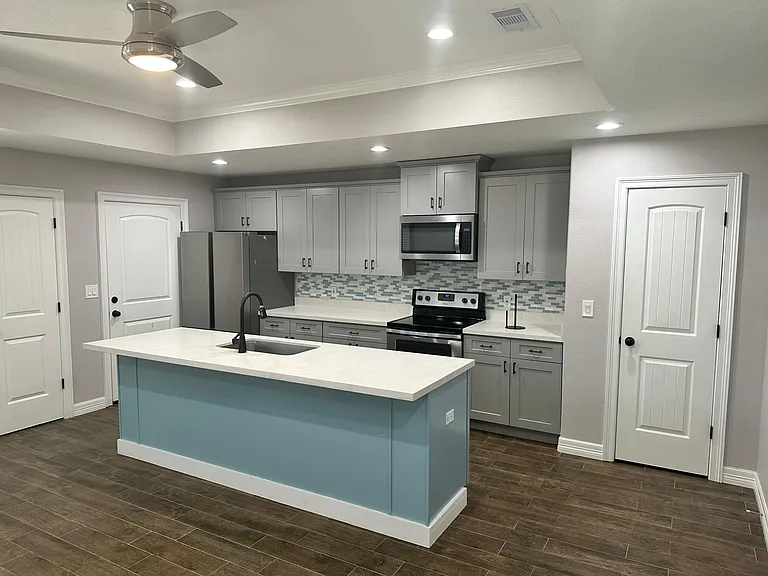 3500 Avenue H #B — Photo 4
