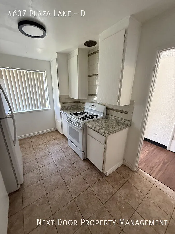 4607 Plaza Ln — Photo 1
