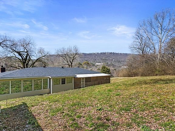 5th image of 930 Runyan Dr