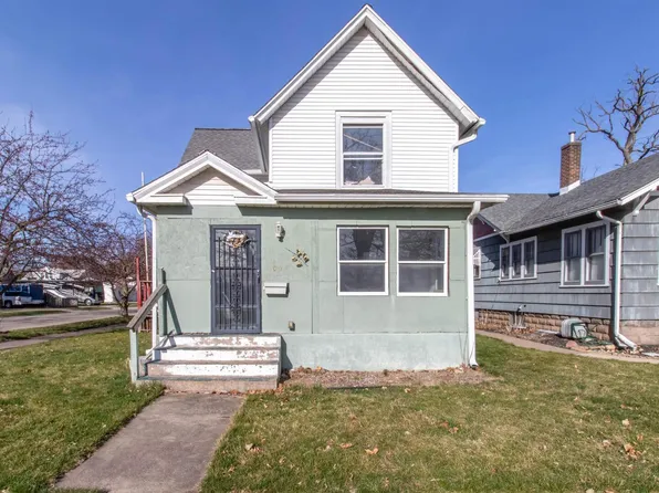 900 N 3rd St, Clinton, IA 52732