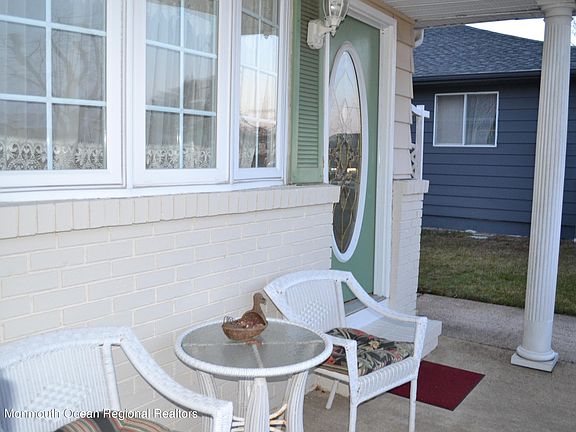 2nd image of 125 Barbados Dr S