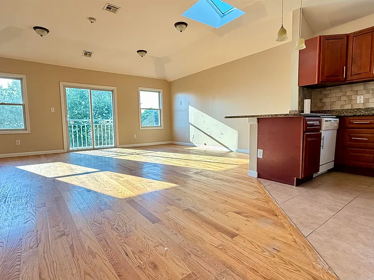 54 Terrace Ave — Photo 3