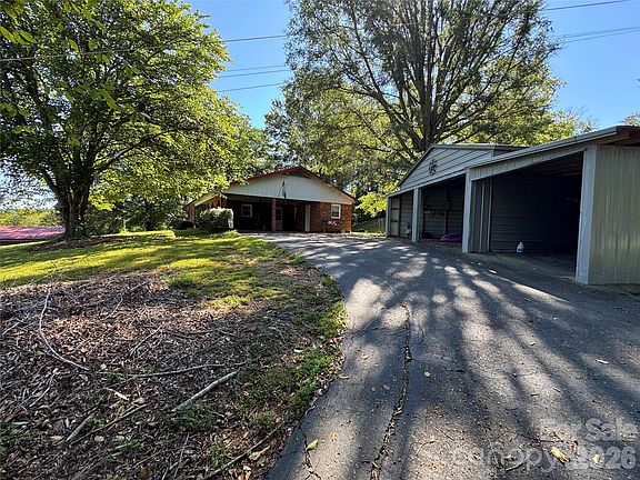 3rd image of 3957 Hollywood Ridge Rd