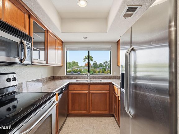 3rd image of 3235 E CAMELBACK Road #211