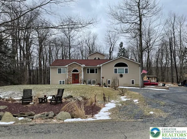 1016 Overlook Trl, Newfoundland, PA 18445
