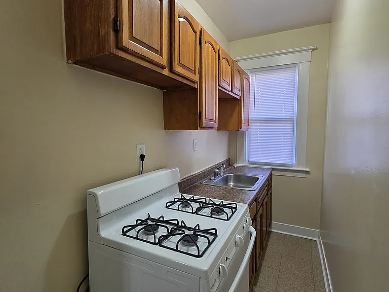 534 Whalley Ave #R1 — Photo 1