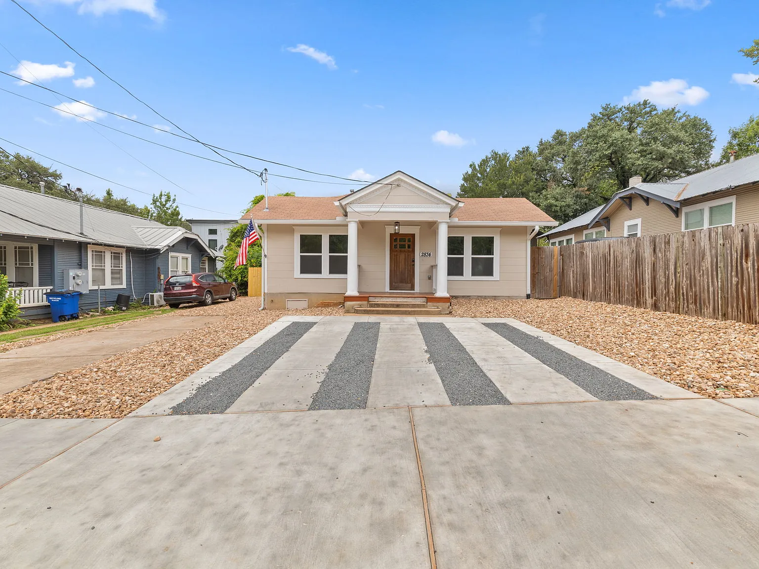 2834 Pearl St — Photo 2