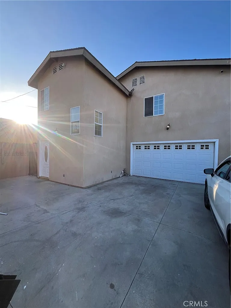 5 bed, 2447 sqft, $3,975 — Photo 3