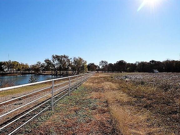 4th image of 1360 Shepherds Creek Dr