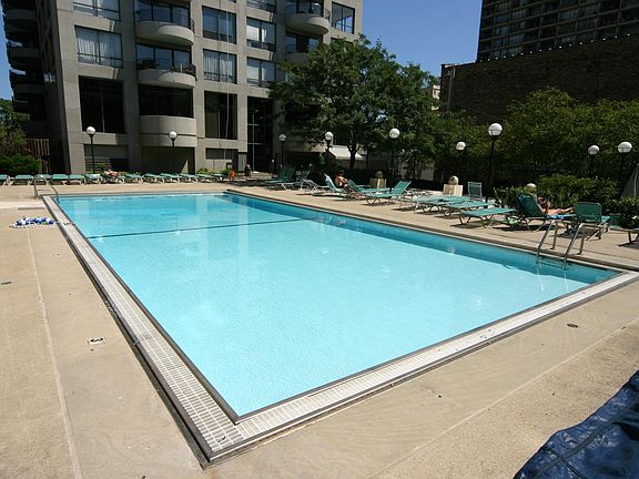 5th image of 2020 N Lincoln Park W APT 18B