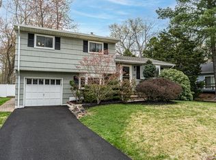 689 Sycamore Ln, North Brunswick, NJ 08902