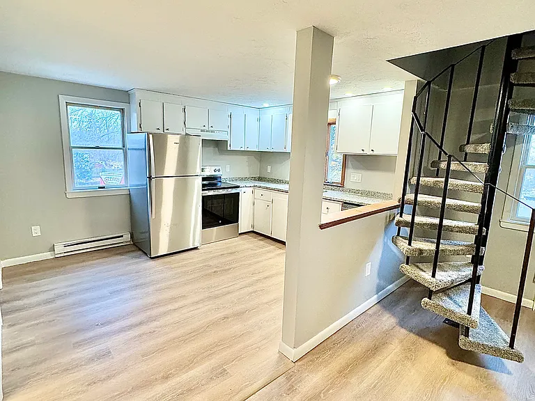 453 Mount Hope St #9 — Photo 1