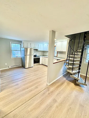 453 Mount Hope St #9 Photo 1