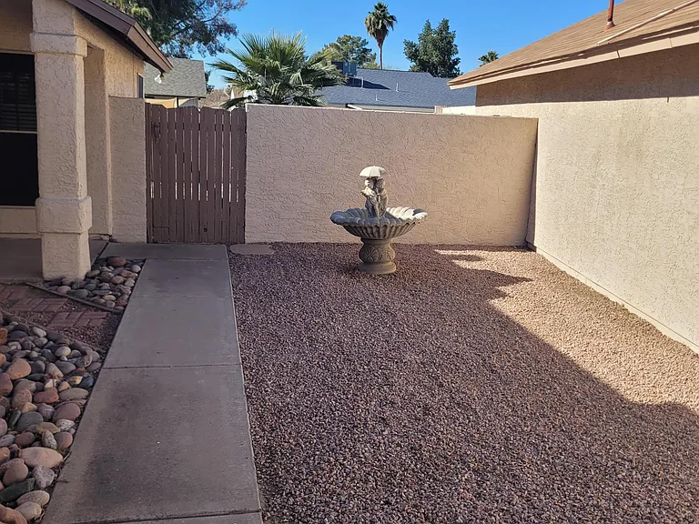 1622 N Comanche Dr — Photo 2