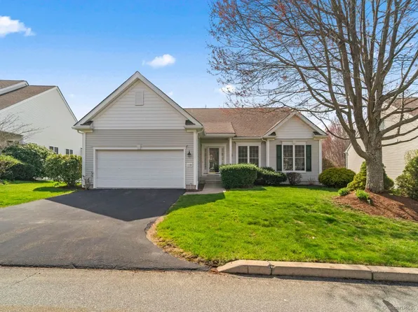 110 Country Club Drive #110, Oxford, CT 06478