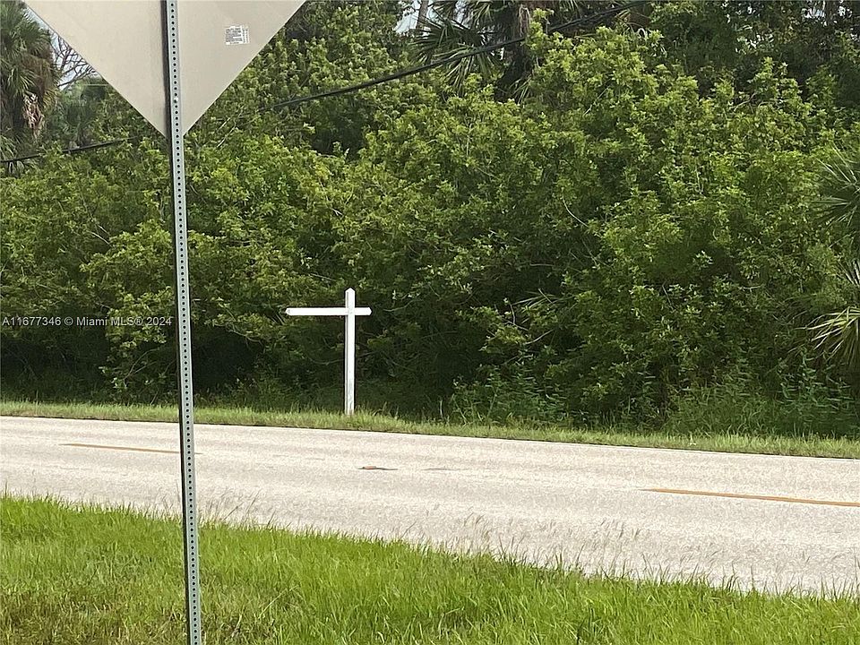 1st image of 18049 Edgewater Dr