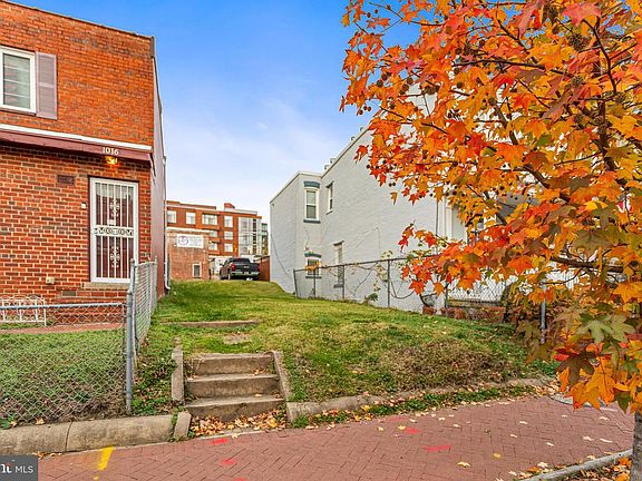 5th image of 1018 4th St NE