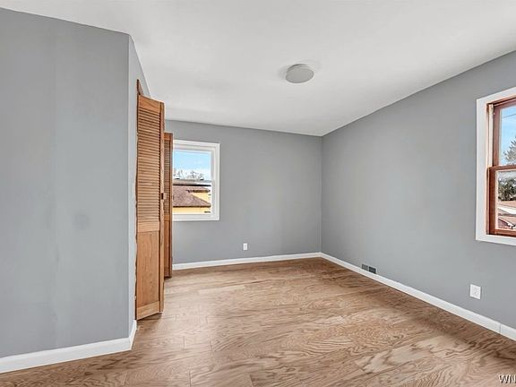 5th image of 161 Kirby Ave #2