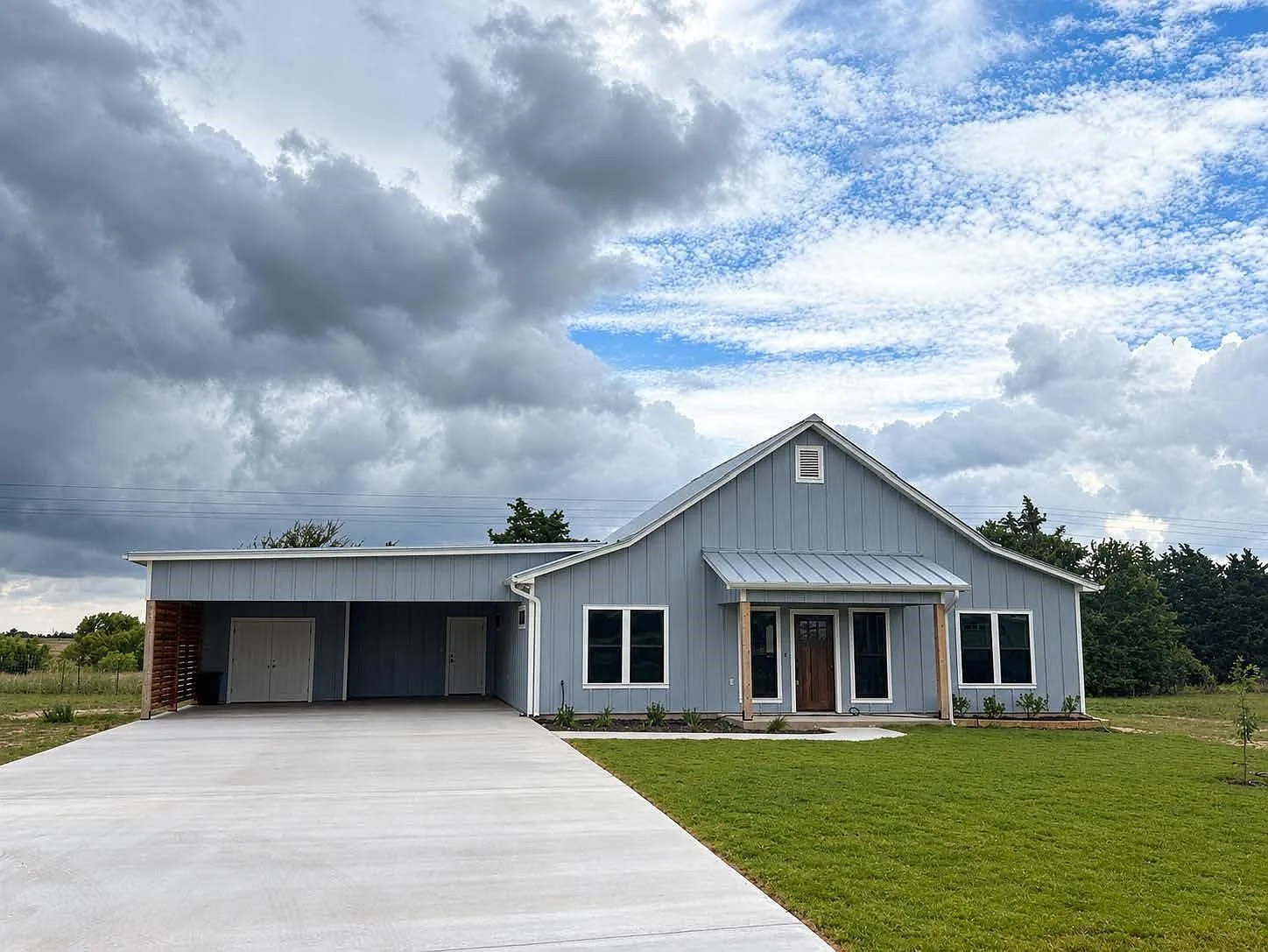 3 bed, 2.0 bath, 1300 sqft, $1,800 — Photo 1