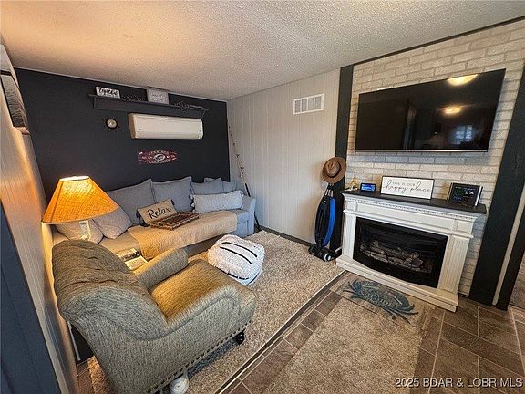 5th image of 35 Knotty Pine Dr