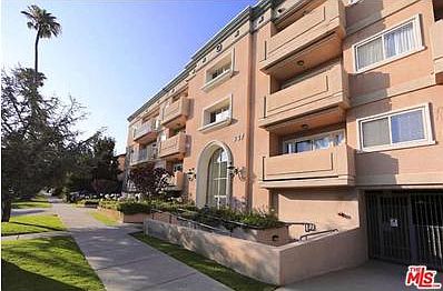 1st image of 937 12th St APT 211