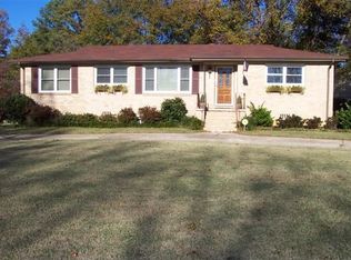 696 Oakmoor Dr, Homewood, AL 35209