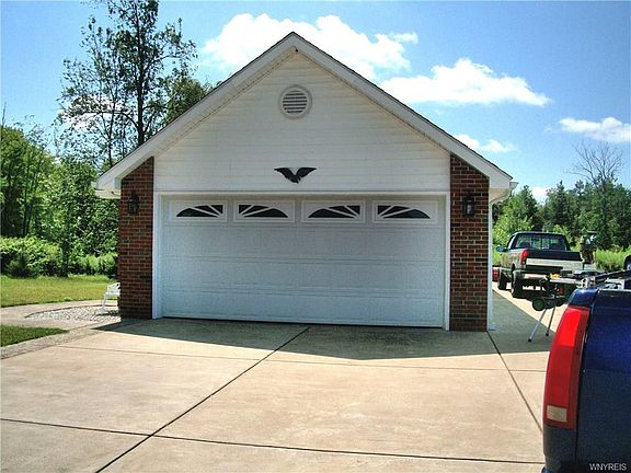 5th image of 3299 E Pleasant Dr