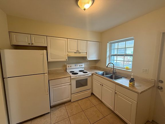 4th image of 1606 NW 8th Ave #1606