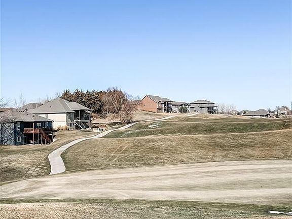 4th image of 601 S Lakeview Way