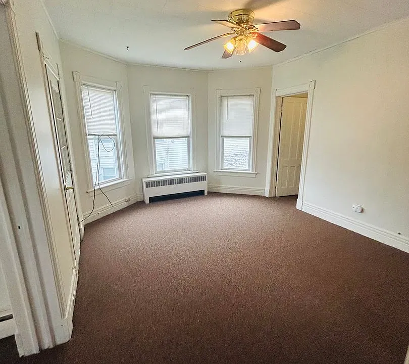 219 W Main St