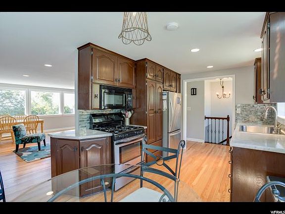 4th image of 4224 S Sunset View Dr