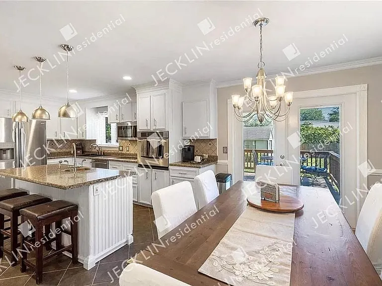 8410 Freestone Ave — Photo 7