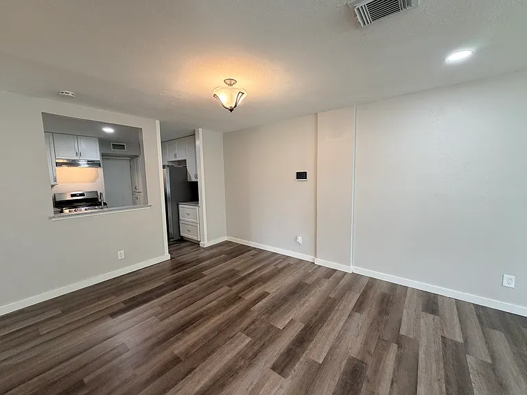 2412 Lakeview Cir #2414 — Photo 5