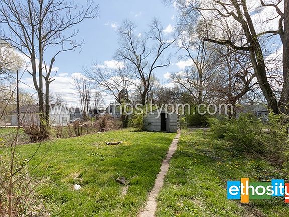 3rd image of 1509 Herschell Ave