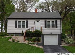 218 Adams St, Edwardsville, IL 62025