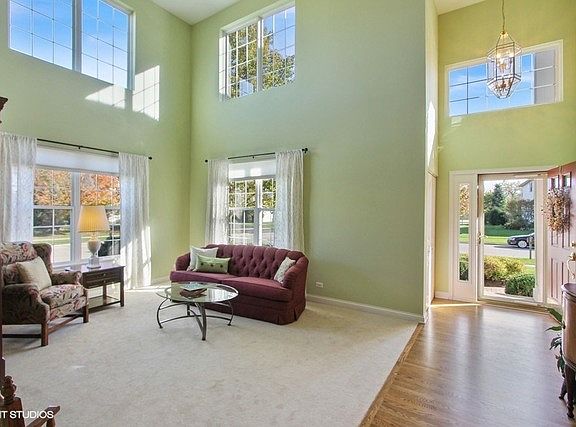 3rd image of 1030 Barnhill Dr