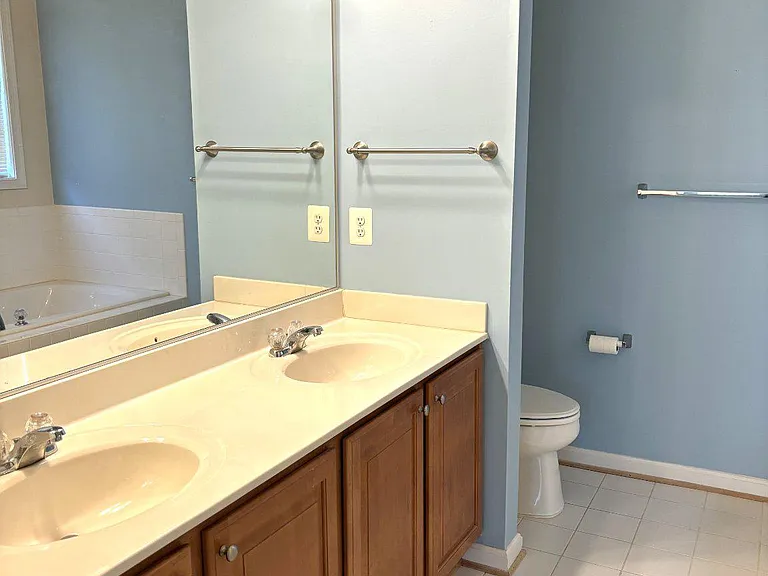 13724 Fieldstone Way — Photo 25