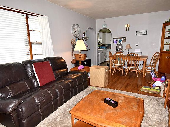 5th image of 510 4th St NE