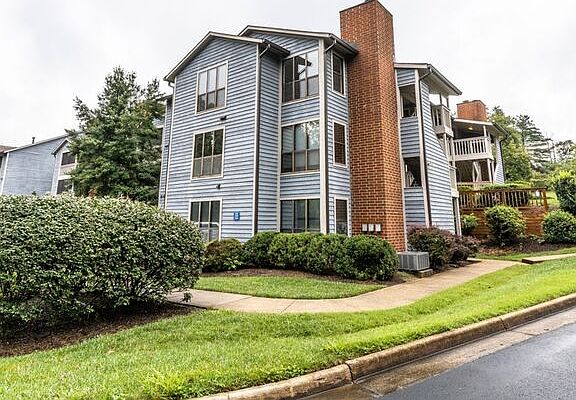 2nd image of 358 S Pantops Dr