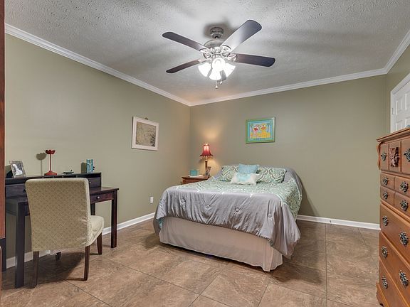 33rd image of 327 Stoneybrook Rd