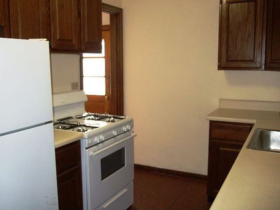 3rd image of 837 20th Ave SE