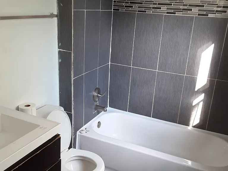 3402 N Detroit Ave — Photo 6