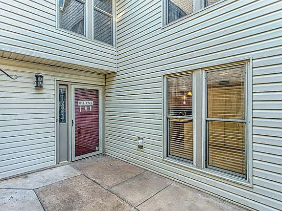 3rd image of 11370 Benttree Cir