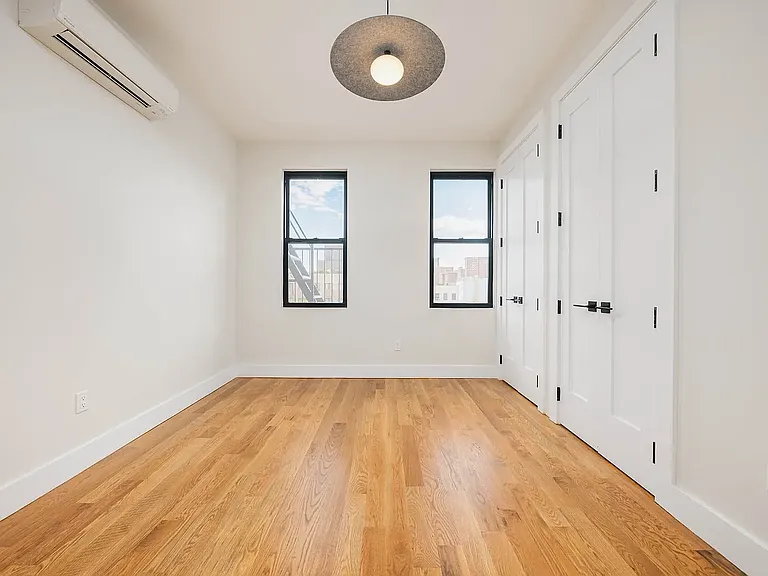 240 Montrose Ave #3L — Photo 4
