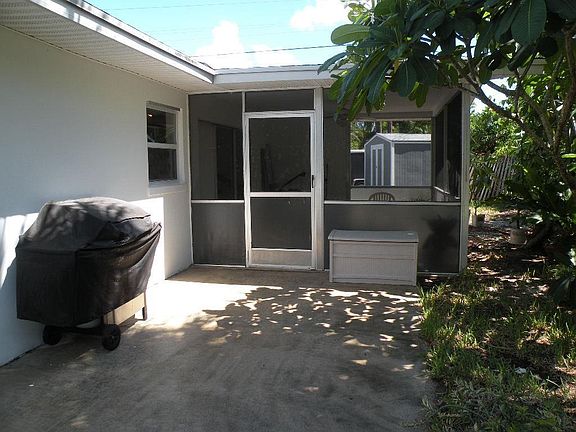 3rd image of 4571 NE Lorraine Cir