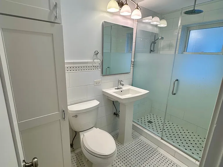 2310 W Farwell Ave #2W — Photo 16